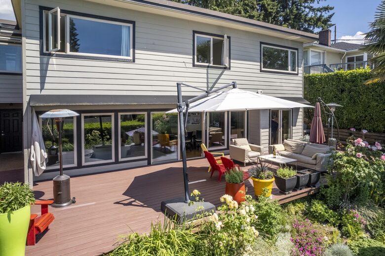 West Vancouver Private Luxury Escape with Expansive View - West Vancouver, Canada