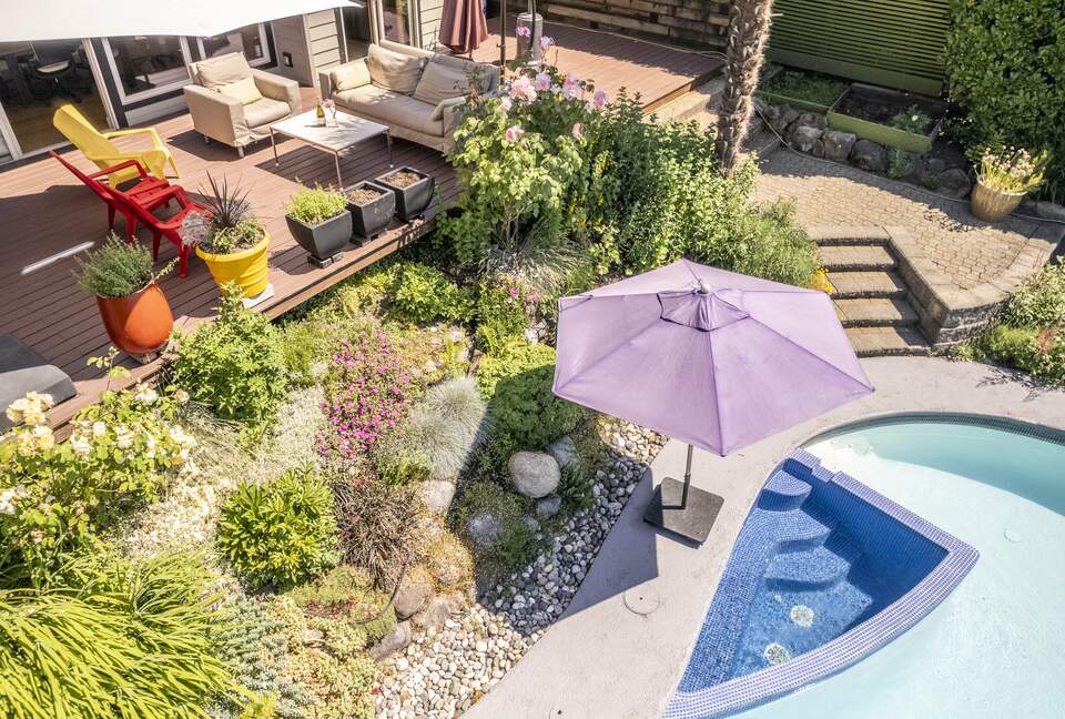 West Vancouver Private Luxury Escape with Expansive View - West Vancouver, Canada