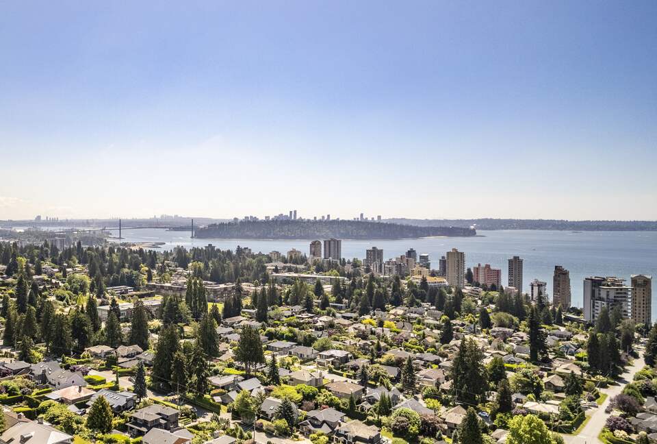West Vancouver Private Luxury Escape with Expansive View - West Vancouver, Canada