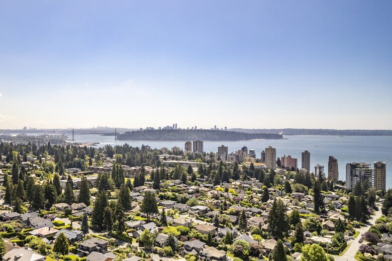 West Vancouver Private Luxury Escape with Expansive View - West Vancouver, Canada