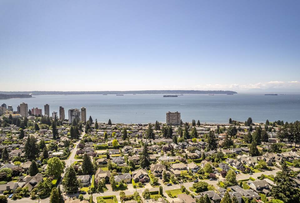 West Vancouver Private Luxury Escape with Expansive View - West Vancouver, Canada