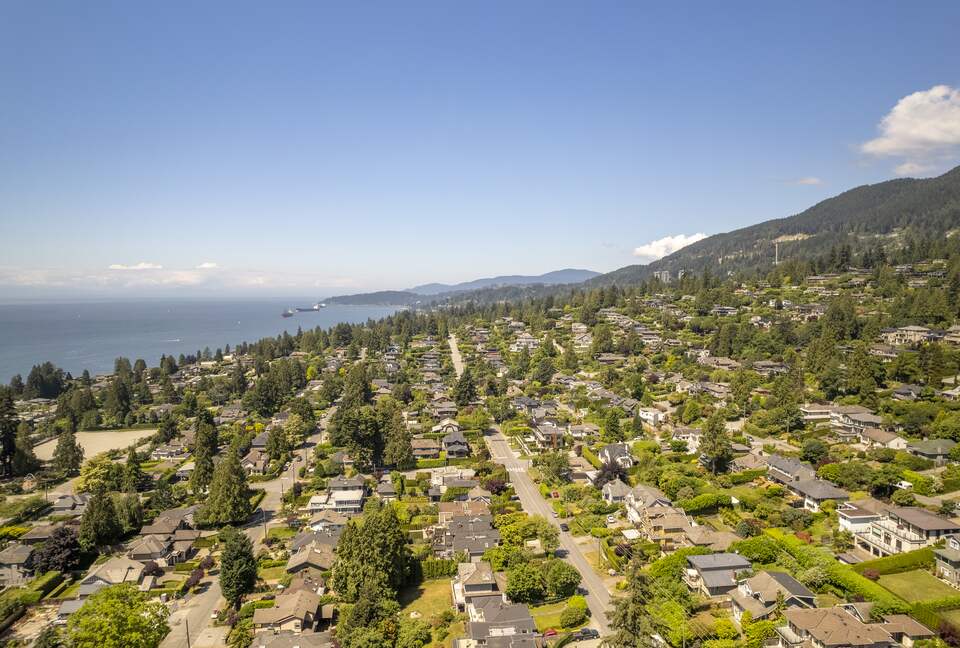 West Vancouver Private Luxury Escape with Expansive View - West Vancouver, Canada