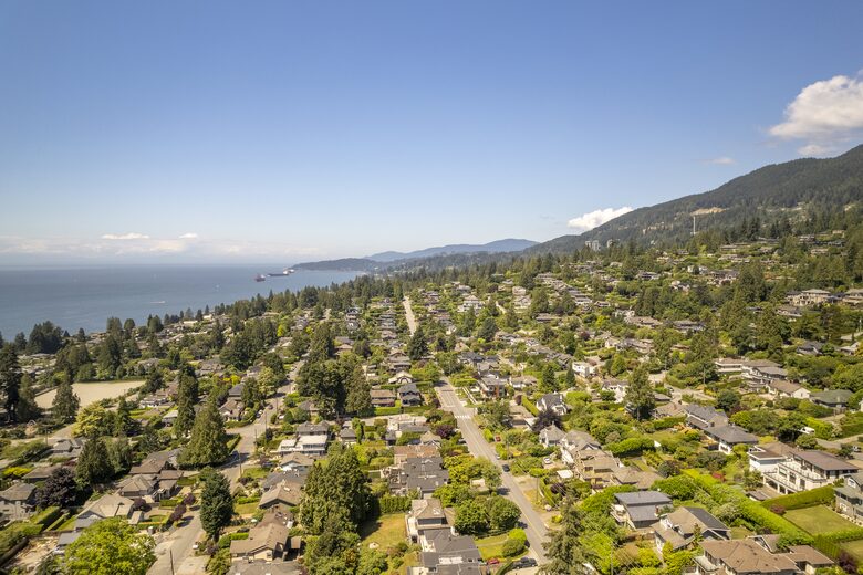 West Vancouver Private Luxury Escape with Expansive View - West Vancouver, Canada