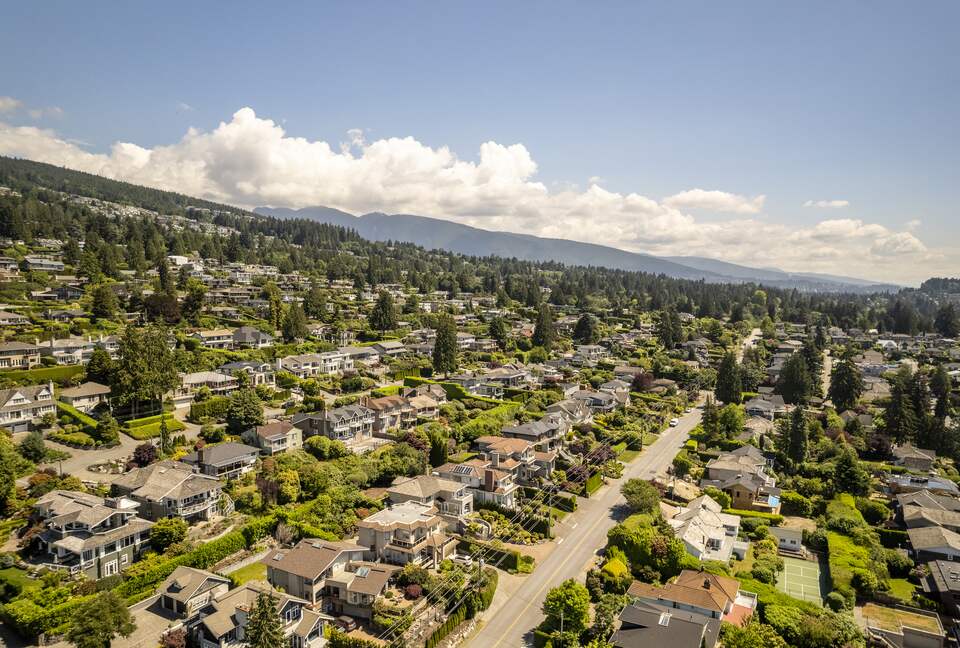 West Vancouver Private Luxury Escape with Expansive View - West Vancouver, Canada