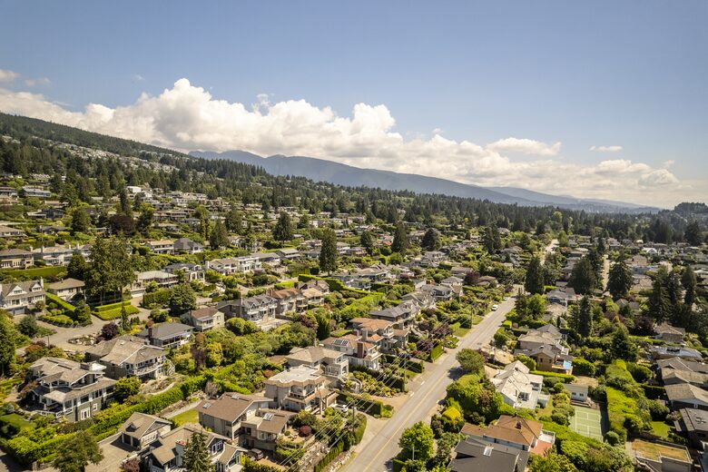 West Vancouver Private Luxury Escape with Expansive View - West Vancouver, Canada