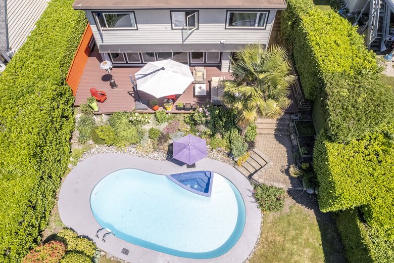 West Vancouver Private Luxury Escape with Expansive View - West Vancouver, Canada