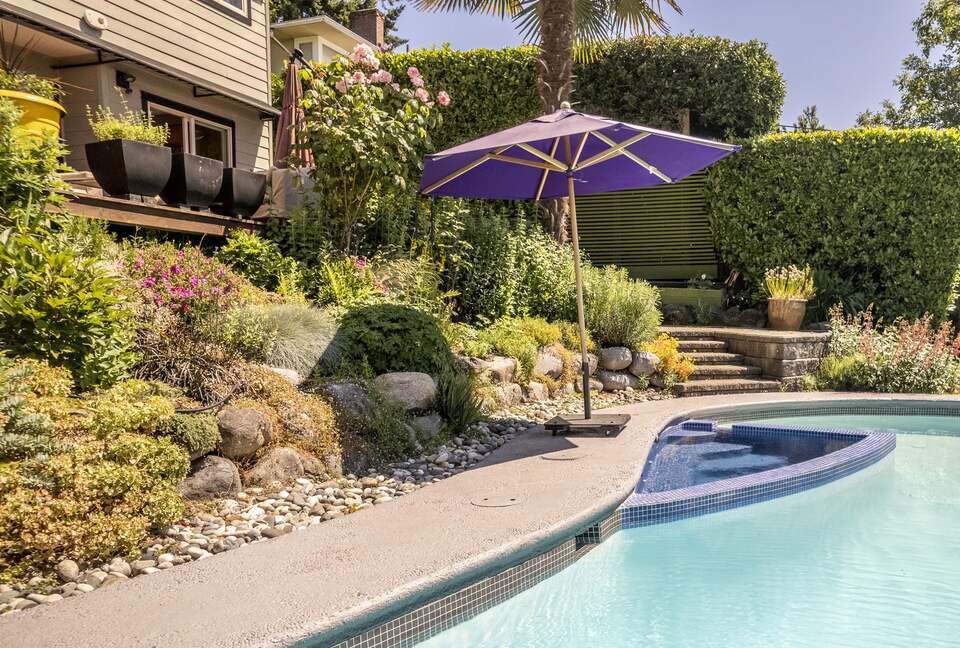 West Vancouver Private Luxury Escape with Expansive View - West Vancouver, Canada