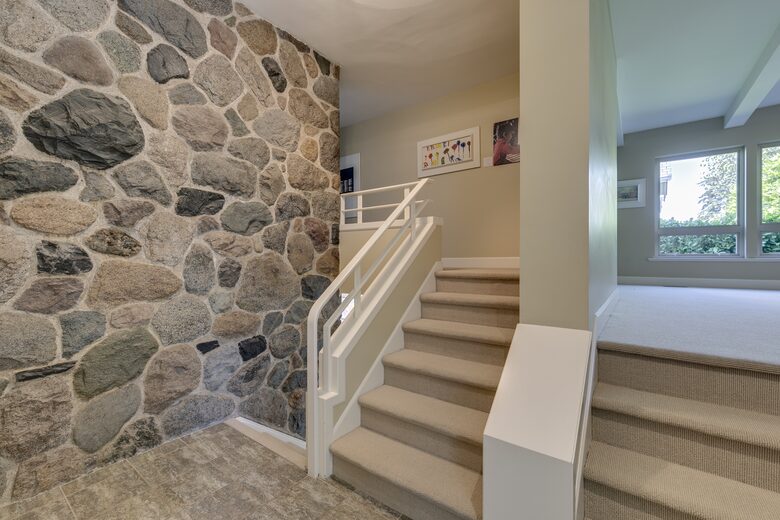 West Vancouver Private Luxury Escape with Expansive View - West Vancouver, Canada