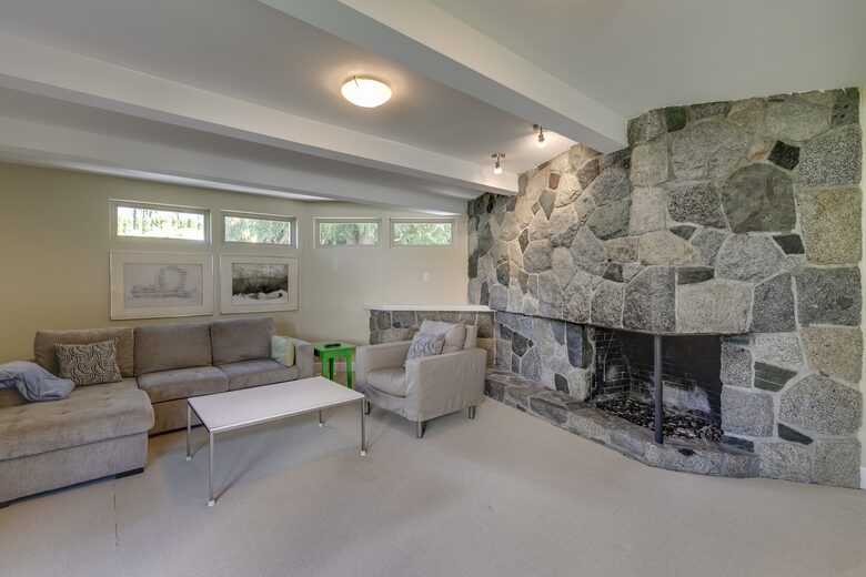 West Vancouver Private Luxury Escape with Expansive View - West Vancouver, Canada