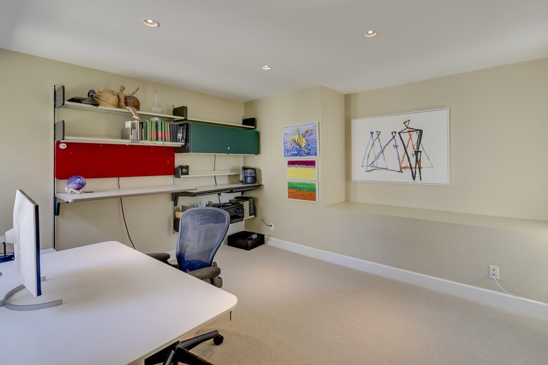 West Vancouver Private Luxury Escape with Expansive View - West Vancouver, Canada