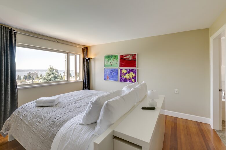 West Vancouver Private Luxury Escape with Expansive View - West Vancouver, Canada
