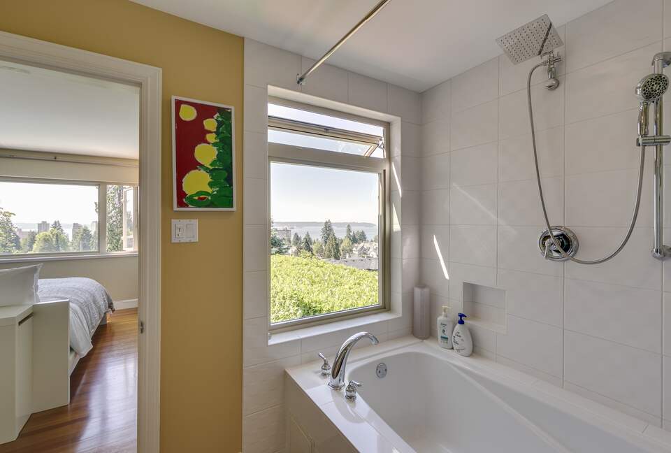 West Vancouver Private Luxury Escape with Expansive View - West Vancouver, Canada