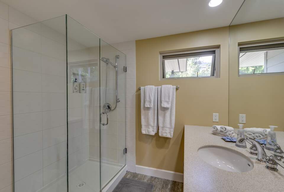 West Vancouver Private Luxury Escape with Expansive View - West Vancouver, Canada