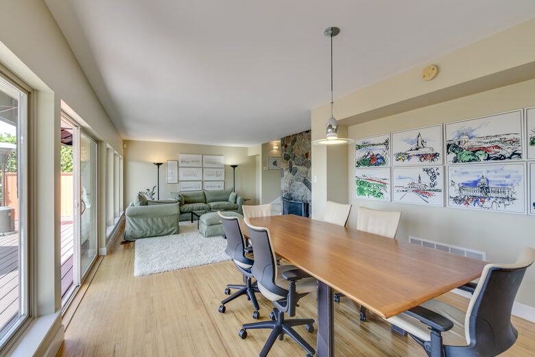 West Vancouver Private Luxury Escape with Expansive View - West Vancouver, Canada