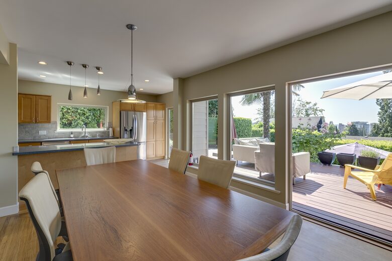 West Vancouver Private Luxury Escape with Expansive View - West Vancouver, Canada