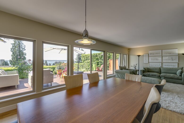 West Vancouver Private Luxury Escape with Expansive View - West Vancouver, Canada