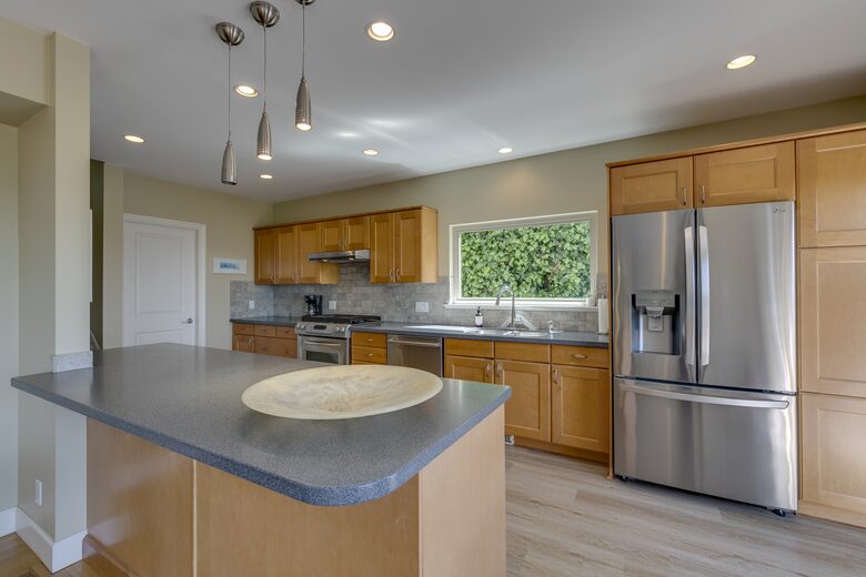 West Vancouver Private Luxury Escape with Expansive View - West Vancouver, Canada