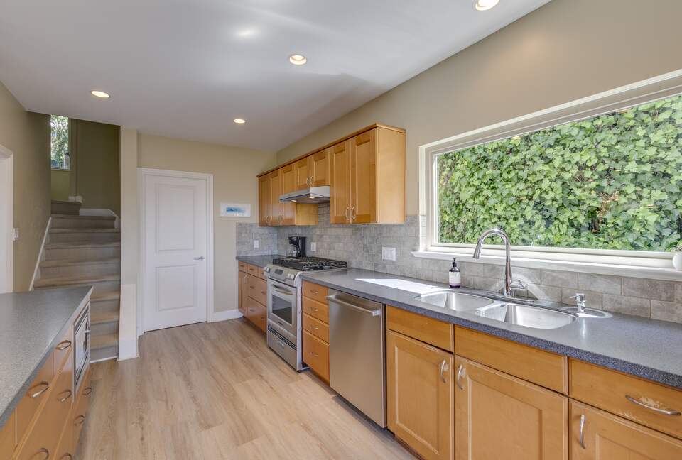 West Vancouver Private Luxury Escape with Expansive View - West Vancouver, Canada