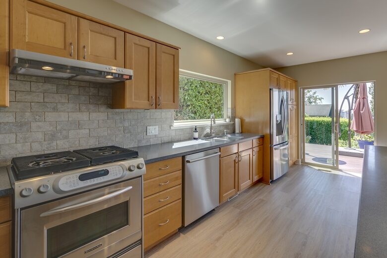 West Vancouver Private Luxury Escape with Expansive View - West Vancouver, Canada