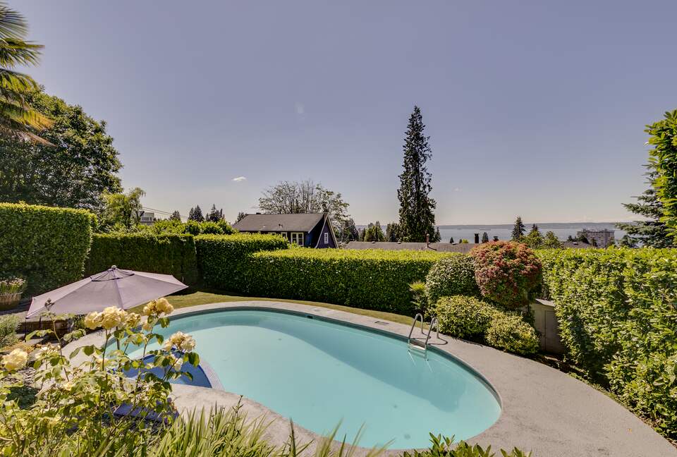 West Vancouver Private Luxury Escape with Expansive View - West Vancouver, Canada