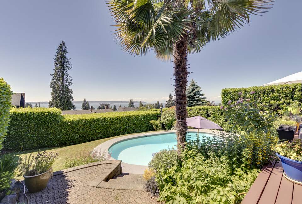 West Vancouver Private Luxury Escape with Expansive View - West Vancouver, Canada