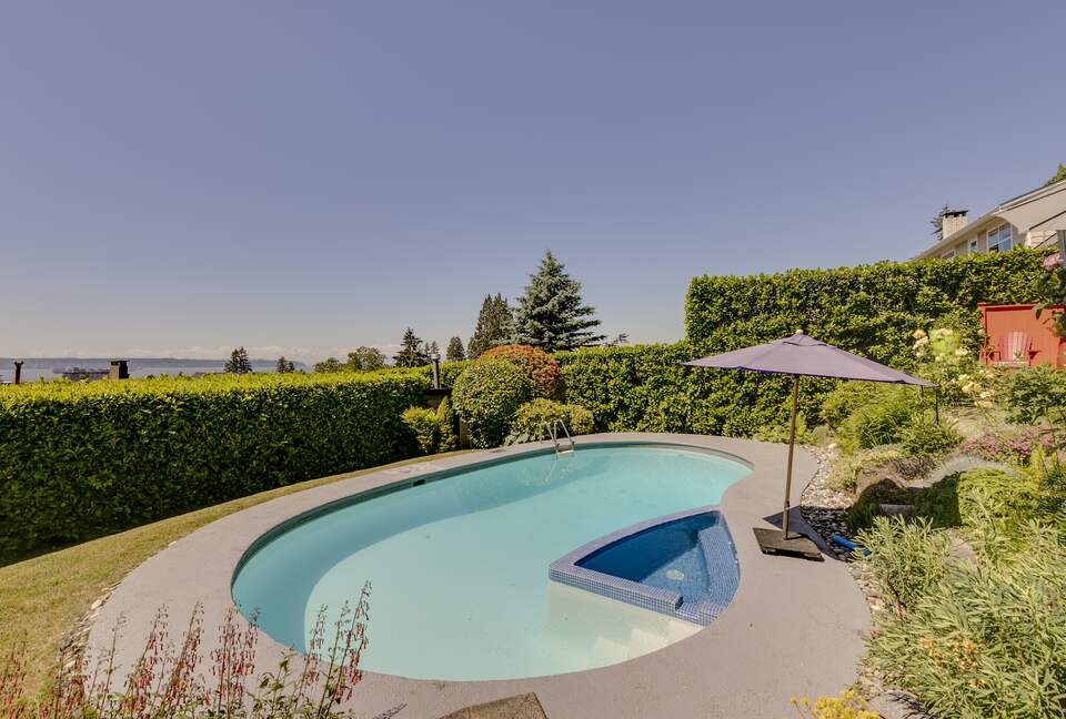 West Vancouver Private Luxury Escape with Expansive View - West Vancouver, Canada