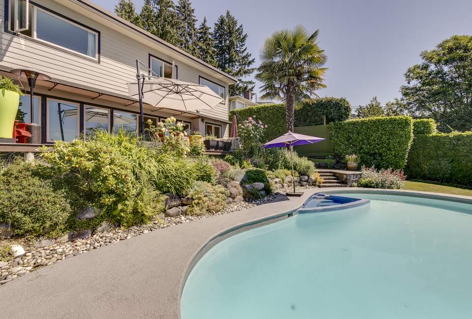 West Vancouver Private Luxury Escape with Expansive View - West Vancouver, Canada