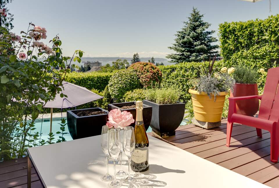 West Vancouver Private Luxury Escape with Expansive View - West Vancouver, Canada