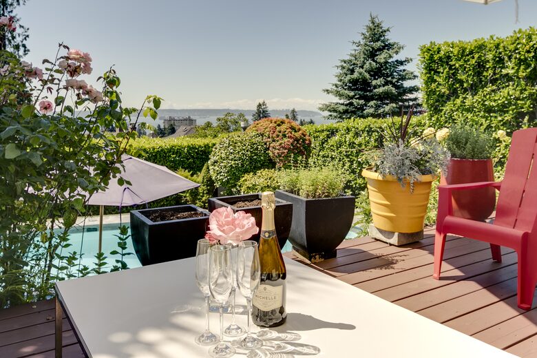 West Vancouver Private Luxury Escape with Expansive View - West Vancouver, Canada