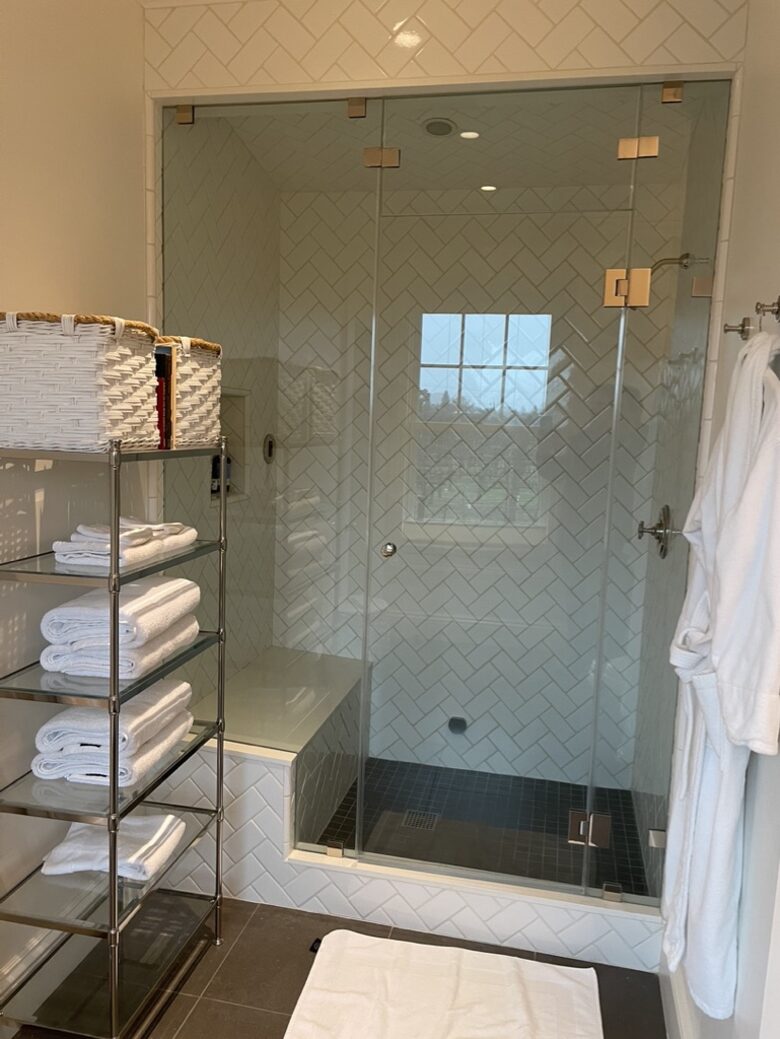 The steam shower of the first guest bathroom.