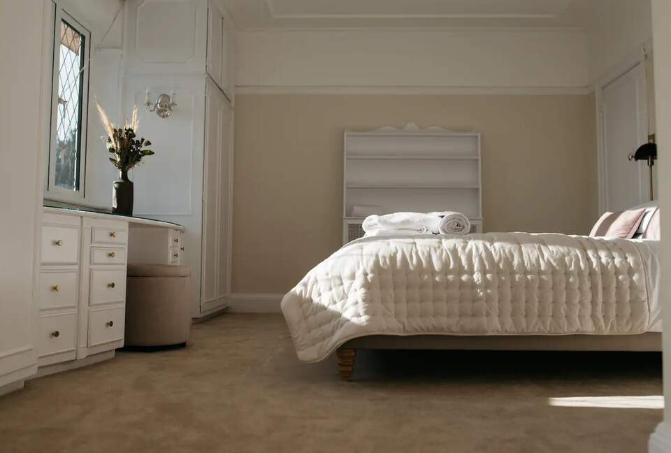 The Lake House - Malvern, United Kingdom