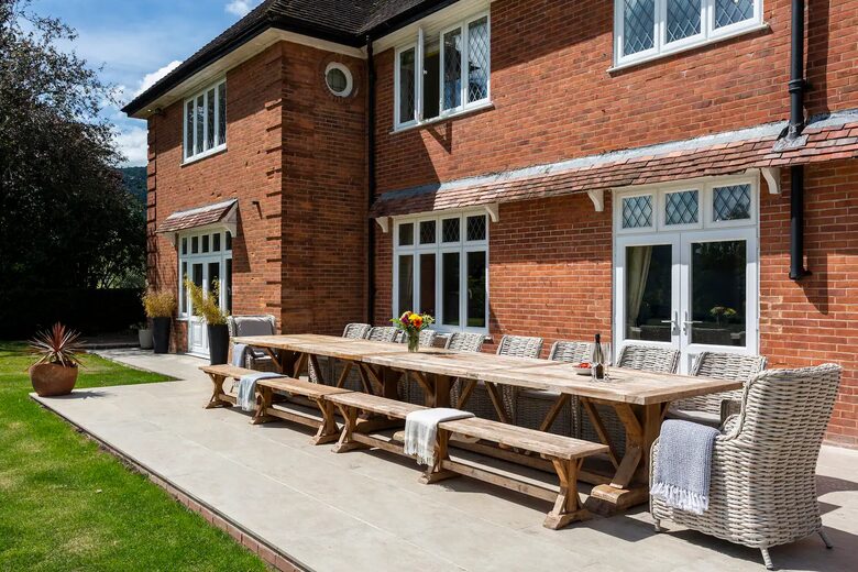 The Lake House - Malvern, United Kingdom