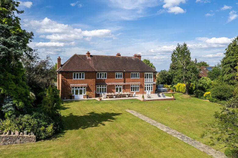 The Lake House - Malvern, United Kingdom