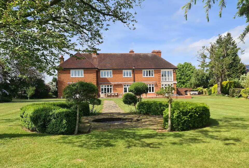 The Lake House - Malvern, United Kingdom