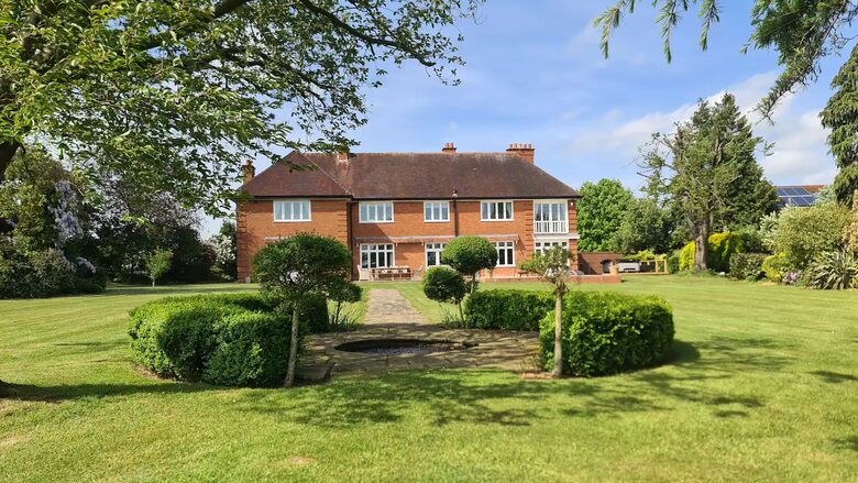 The Lake House - Malvern, United Kingdom