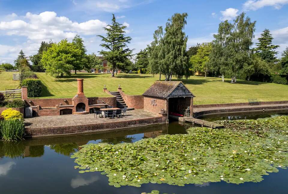 The Lake House - Malvern, United Kingdom
