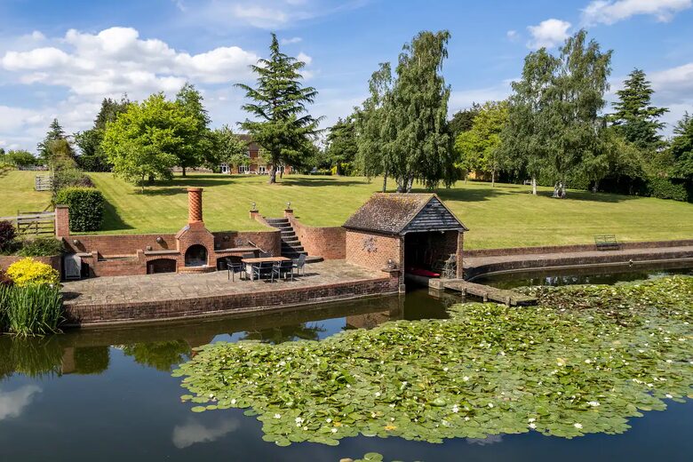 The Lake House - Malvern, United Kingdom