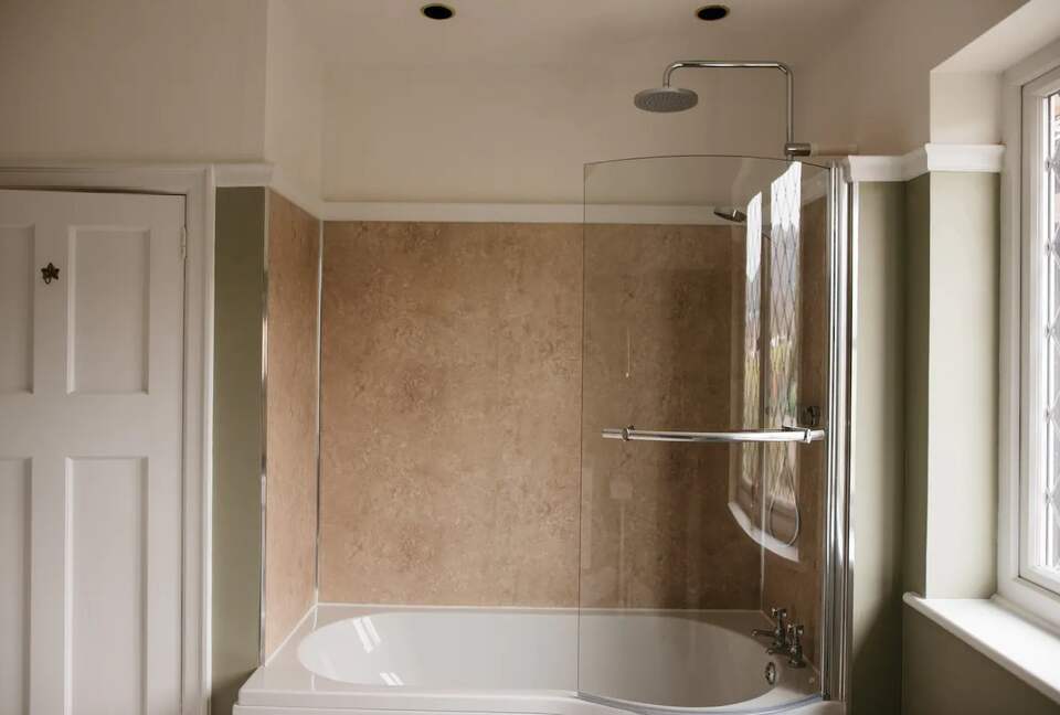 The Lake House - Malvern, United Kingdom