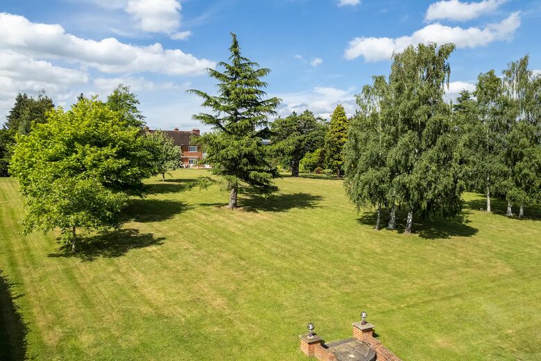 The Lake House - Malvern, United Kingdom