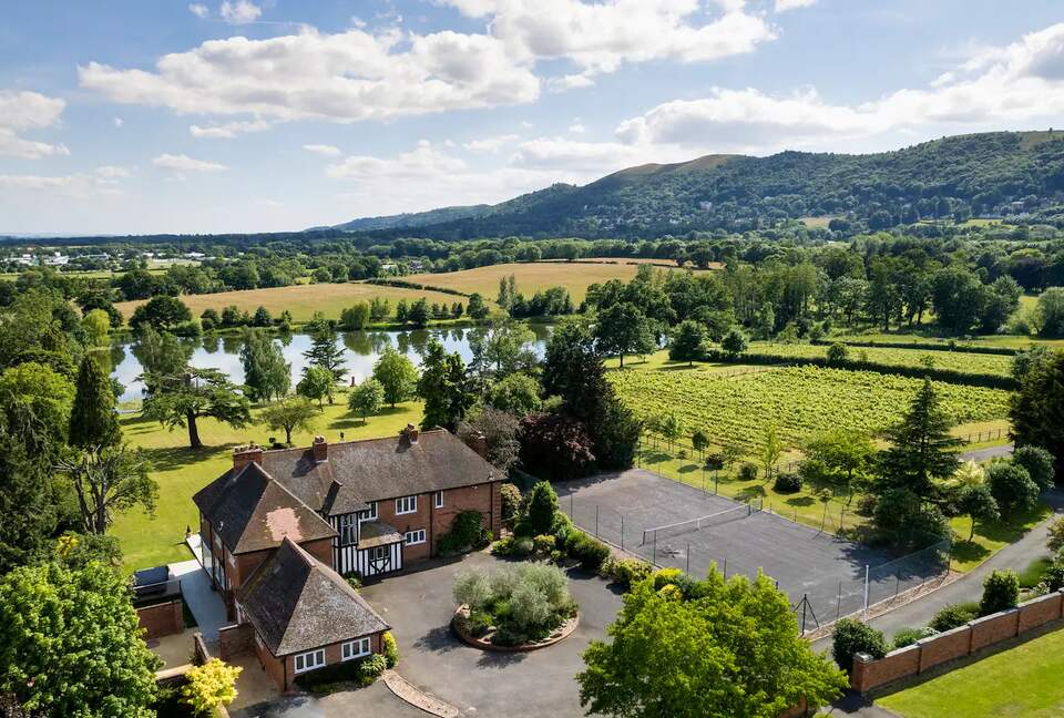 The Lake House - Malvern, United Kingdom