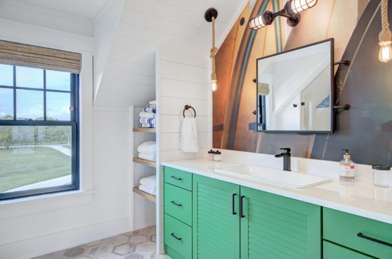 upstairs bath #2 for bunk rooms