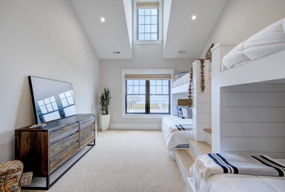 upstairs bunk room - full mattress on bottom, twin on top