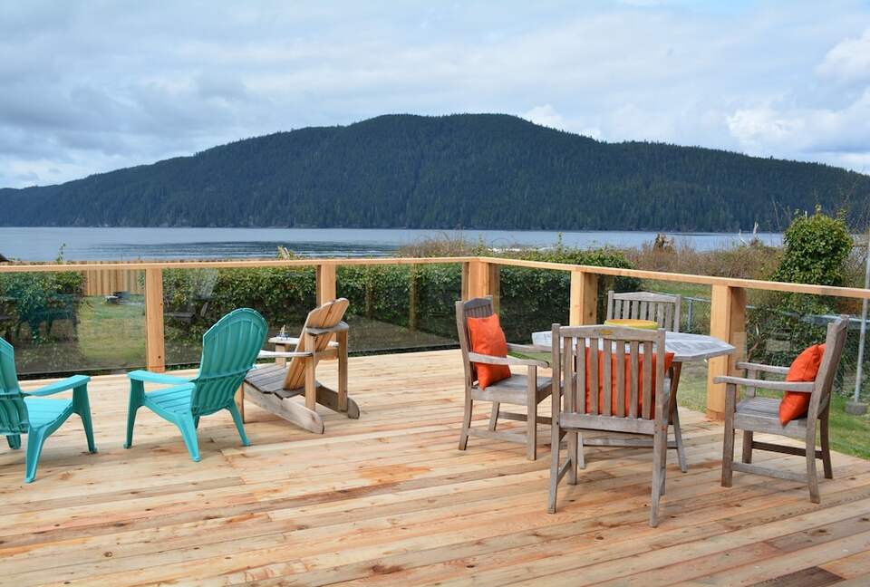 Port Renfrew Beachfront Cottage with Sauna, Outdoor Shower and Firepit - Juan de Fuca Electoral Area, Canada