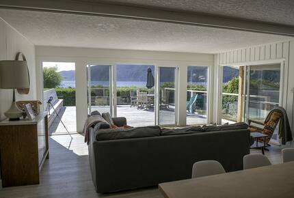 Port Renfrew Beachfront Cottage with Sauna, Outdoor Shower and Firepit - Juan de Fuca Electoral Area, Canada