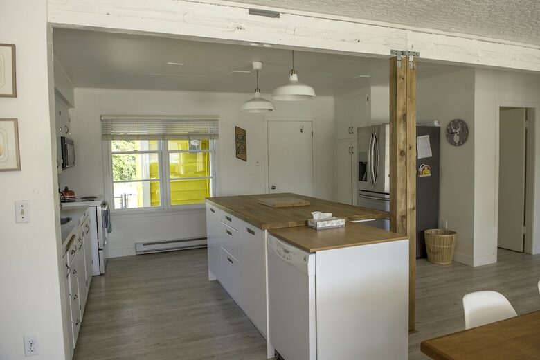 Port Renfrew Beachfront Cottage with Sauna, Outdoor Shower and Firepit - Juan de Fuca Electoral Area, Canada