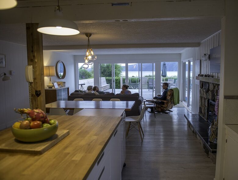 Port Renfrew Beachfront Cottage with Sauna, Outdoor Shower and Firepit - Juan de Fuca Electoral Area, Canada