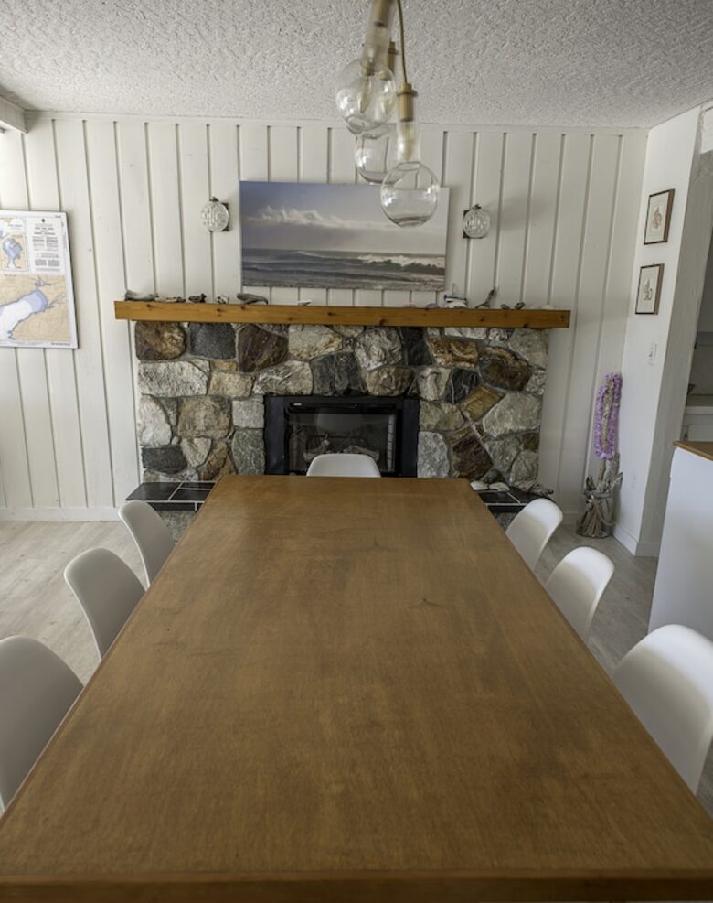 Port Renfrew Beachfront Cottage with Sauna, Outdoor Shower and Firepit - Juan de Fuca Electoral Area, Canada