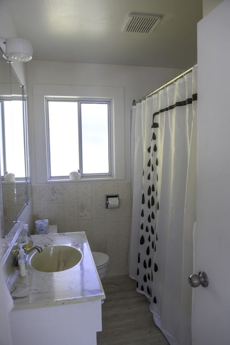 Port Renfrew Beachfront Cottage with Sauna, Outdoor Shower and Firepit - Juan de Fuca Electoral Area, Canada