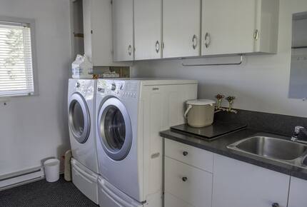 Port Renfrew Beachfront Cottage with Sauna, Outdoor Shower and Firepit - Juan de Fuca Electoral Area, Canada