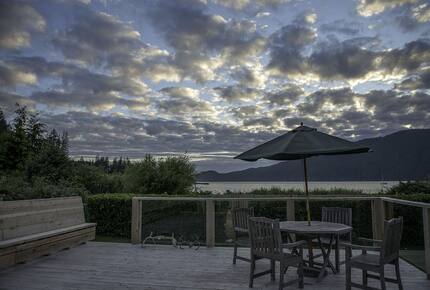 Port Renfrew Beachfront Cottage with Sauna, Outdoor Shower and Firepit - Juan de Fuca Electoral Area, Canada